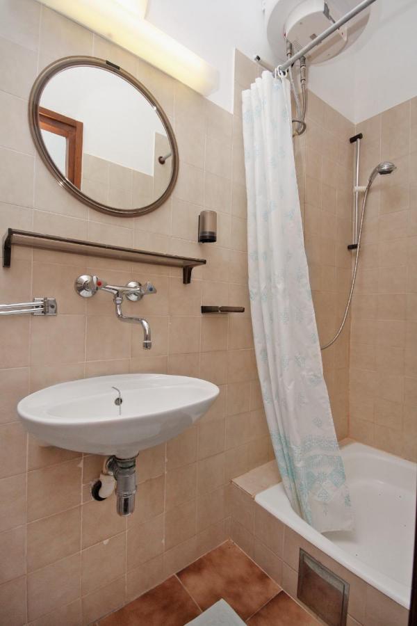 Apartments By The Sea Nemira, Omis - 5884 Tice Ngoại thất bức ảnh