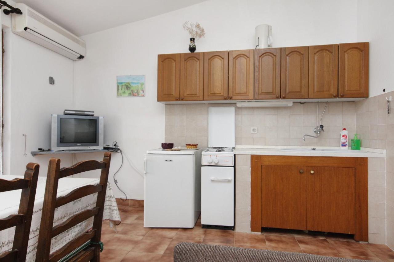 Apartments By The Sea Nemira, Omis - 5884 Tice Ngoại thất bức ảnh