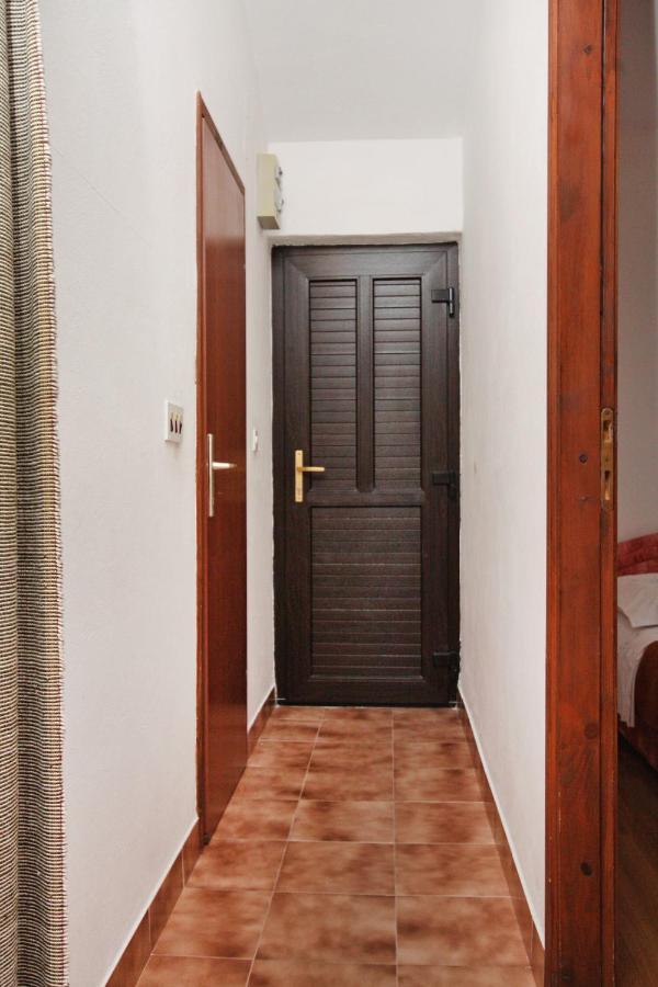 Apartments By The Sea Nemira, Omis - 5884 Tice Ngoại thất bức ảnh